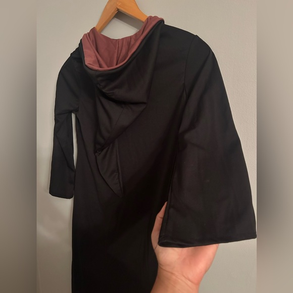 Harry Potter Gryffindor Robe - Picture 7 of 11